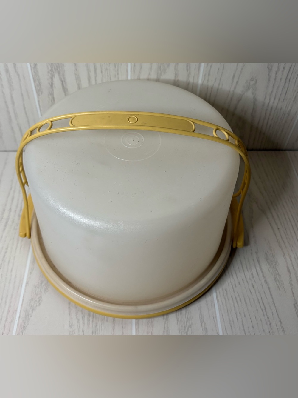 Vintage Tupperware Cake Carrier